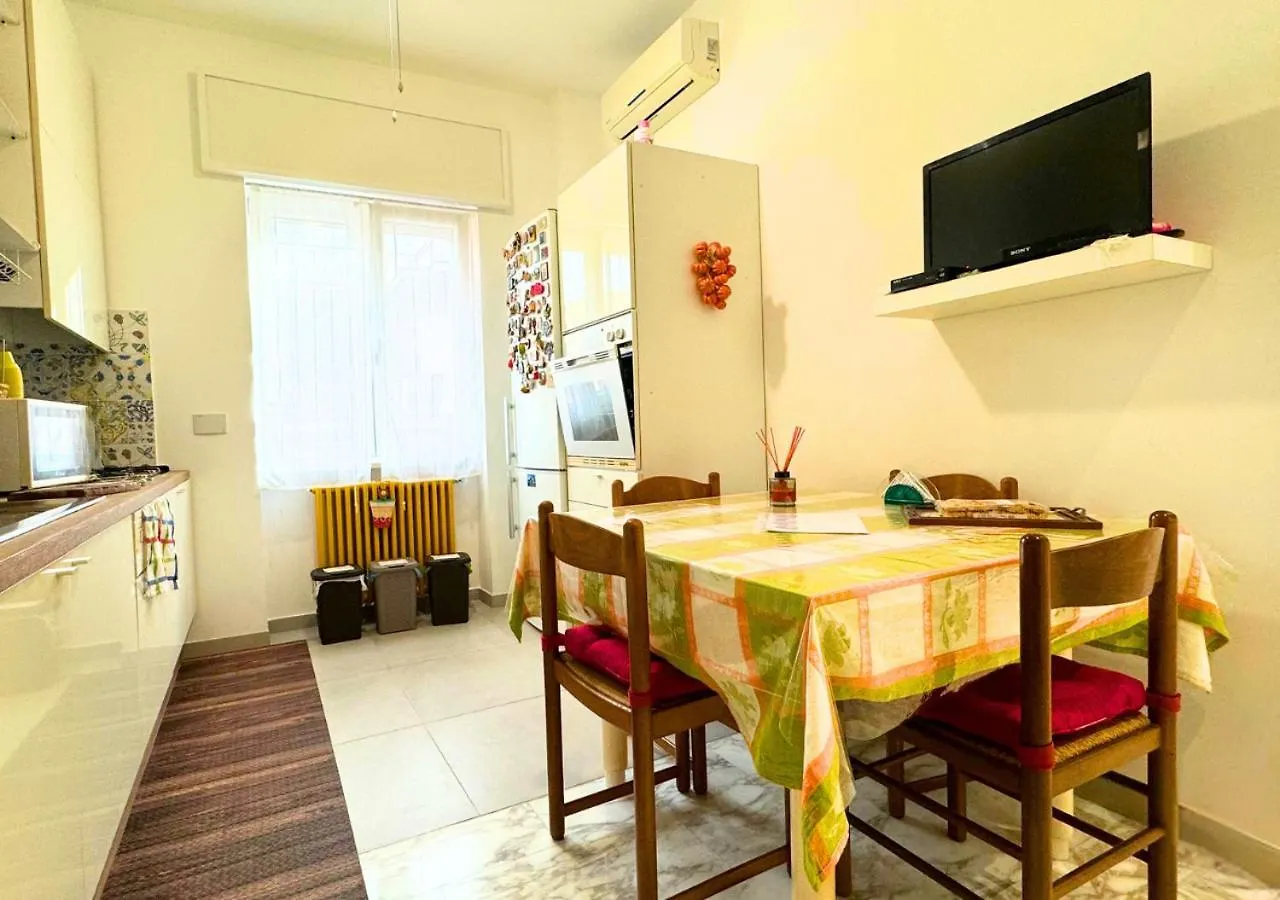 Metro Materdei - Casa Al Quinto Piano E Wi-Fi A 2 Passi Dalla Metropolitana Apartment Naples 0*,  Italy